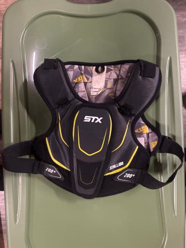 Medium Youth STX Stallion 200+ Shoulder Pads (Used)