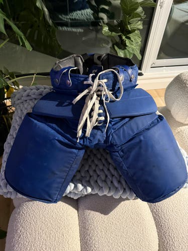 Senior XL 2024 Vaughn V10 Pro Carbon Hockey Goalie Pants (Used)