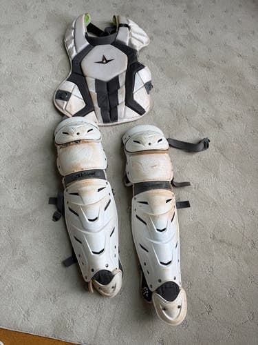 White All Star System 7 Catcher's Set (Used)