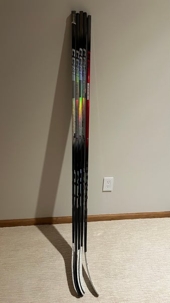 Intermediate Bauer Vapor Hyperlite 2 Right Handed Hockey Stick 65 Flex Pro Stock (Used) and ccm ft 8