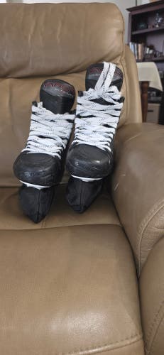 2024 Bauer Vapor Hyperlite 2 Hockey Skates 9.5 (Used)