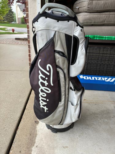 Men's Titleist Bag (Used)