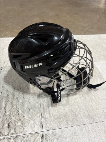 Medium Bauer Re-Akt 150 Helmet/ w titanium cage