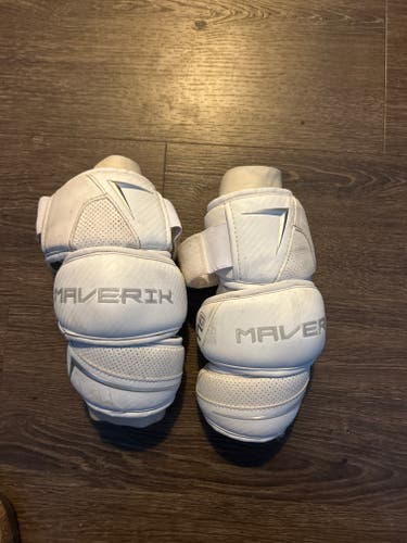 Medium Adult Maverik M6 Arm Pads (Used)