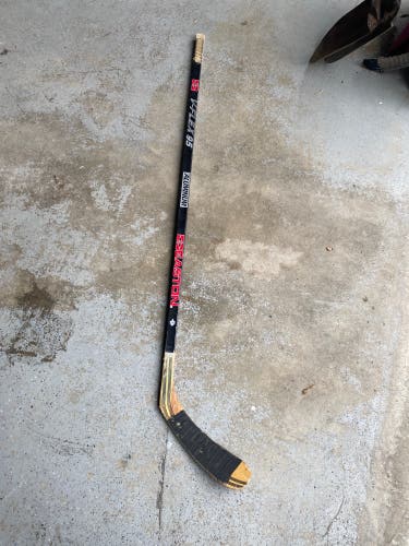 Senior Easton Aluminum Right Handed Hockey Stick 95 Flex (Used) V-Flex 95