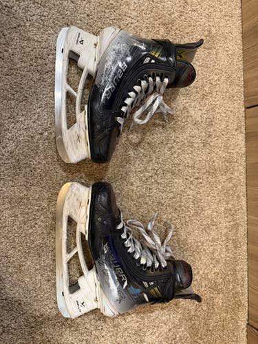 Bauer Vapor Hyperlite 2 Hockey Skates Size 4.5 (Used)
