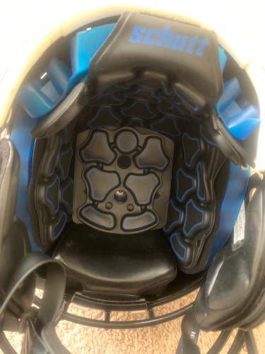 Adult Extra Large Schutt F7 2.0 Helmet (Used)