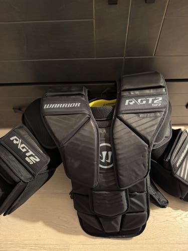 Medium Warrior Ritual GT2 Goalie Chest Protector (Used)