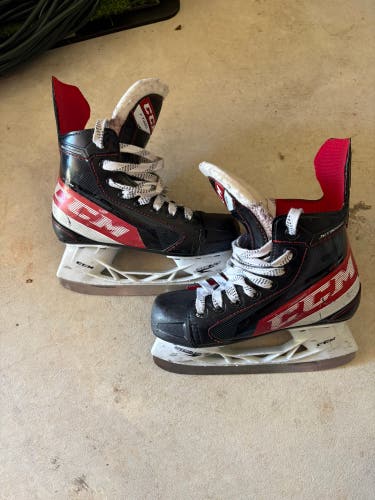 CCM JetSpeed FT485 Hockey Skates Regular Width 13.5 (Used)