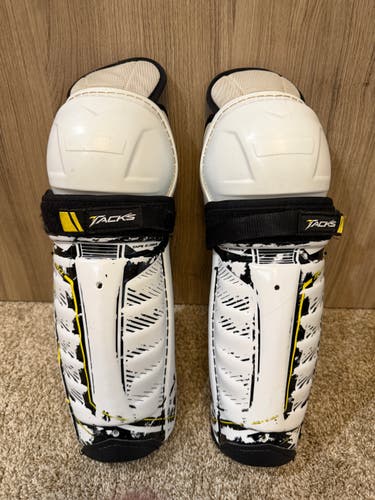 Junior CCM Tacks 9060 11" Shin Pads (Used)