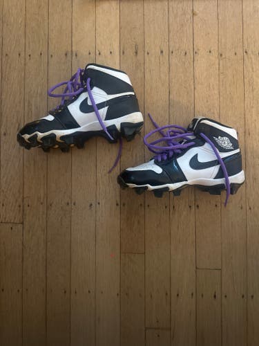 White Kids 3.5Y (Big Kids / Youth) Youth Air Jordan Molded Cleats Cleats (Used)