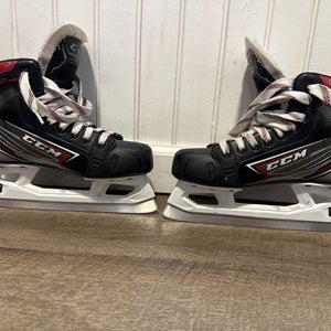 Black/White CCM JetSpeed FT460 Hockey Skates Regular Width Size 4 (Used)