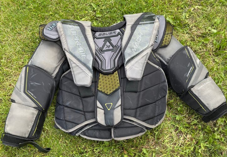 Medium Bauer Mach Goalie Chest Protector (Used)