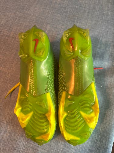 Men's Size M 10.0 (W 11.0) Nike Cleats Low Top Turf Cleats (Used)