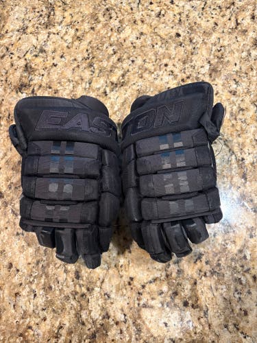 Easton PRO10 Gloves 13" blackout (Used)