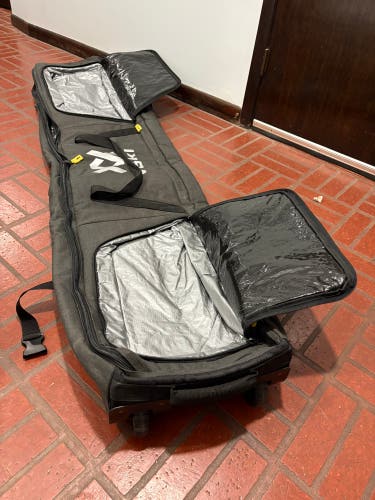 VOLKI Snowboard Roller Bag - Large - Used