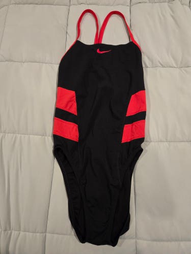 Nike SZ 40 Swim Women's HydraStrong Vex Racerback One Piece NESSA100