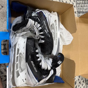 2025 Bauer Vapor Flylite Hockey Skates Regular Width 13.5 (Used)