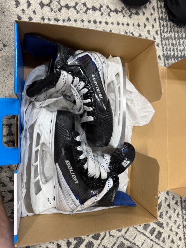 2025 Bauer Vapor Flylite Hockey Skates Regular Width 13.5 (Used)