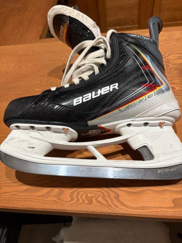 2025 Bauer Vapor Flypro Hockey Skates 9.5 (Used)