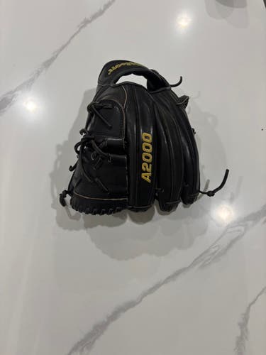 Wilson A2000 RH Baseball Glove (Used)
