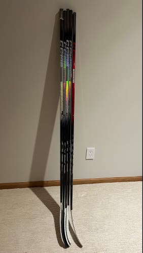 Intermediate CCM JetSpeed FT8 Pro Right Handed Hockey Stick P28 65 Flex Pro Stock (Used)