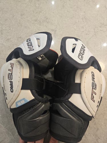 Senior Medium CCM JetSpeed FT8 Pro Elbow Pads (Used)