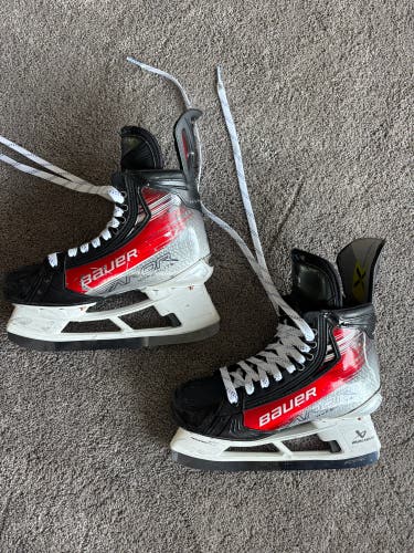 Red 2023 Bauer Vapor Hyperlite 2 Hockey Skates Regular Width Pro Stock Size 5.5 (Used)