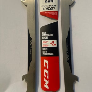 CCM Goalie XSG1 stainless steel runners 234 mm New) skate size 3-4.5