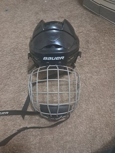 Small Bauer bHH5100SHelmet (Used)