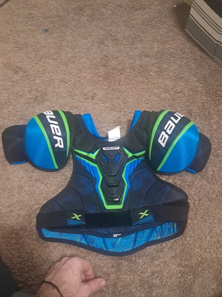 Medium Junior Bauer X Shoulder Pads (Used)