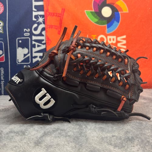 Wilson A2K D33 Superskin RHT Baseball Glove 11.75" (Used)