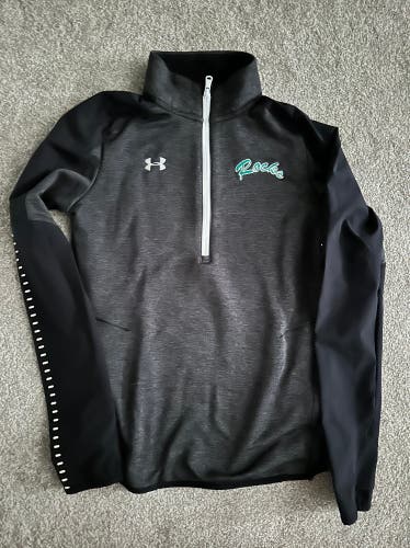 Black Women's Small Under Armour Sweatshirt (Used)