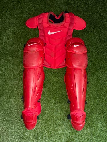Nike Diamond Elite Catcher’s Gear Set Red 17”