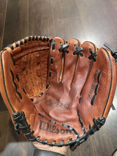 Used - Good Condition Wilson A1821 PRO 6 FlexBack-Dual Hinge Pocket 11” RHT Leather Baseball Glove