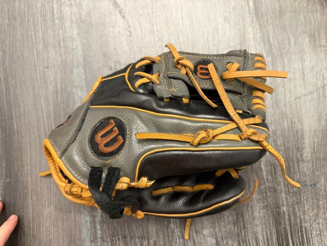 Wilson A550 RH Baseball Glove 11" (Used)