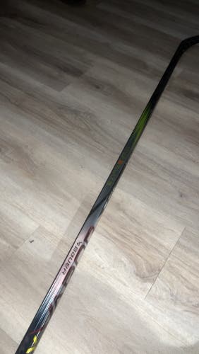 Intermediate Bauer Vapor Hyperlite 2 Left Hand Hockey Stick P28 50 Flex (New)