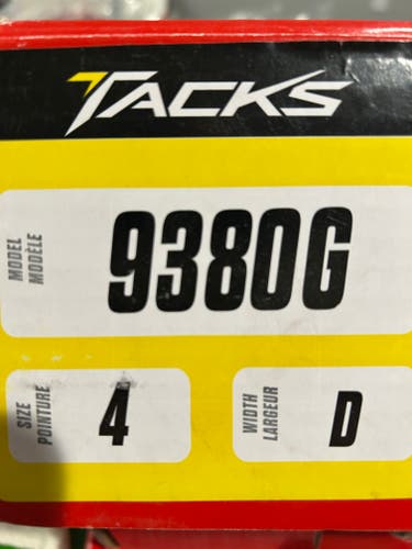 CCM Tacks 9080 Hockey Goalie Skates Regular Width Size 4 (Used)