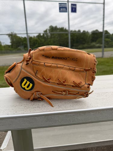 1996 Wilson A2000 RH Pitcher's Baseball Glove 12" (New)