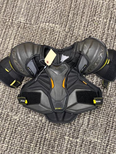 Large Junior CCM Tacks 9080 Shoulder Pads (Used)