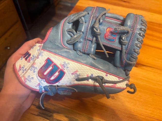 Wilson A2000 RH Baseball Glove 11.5" (Used)