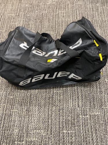 Bauer Wheeled Bag (32x18)