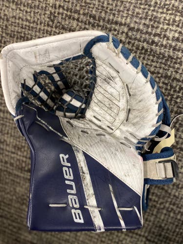 Senior Bauer Supreme 3S Goalie Glove Regular (Used)