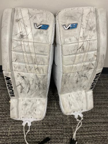 White 26" Junior Vaughn V9 Goalie Leg Pads (Used)