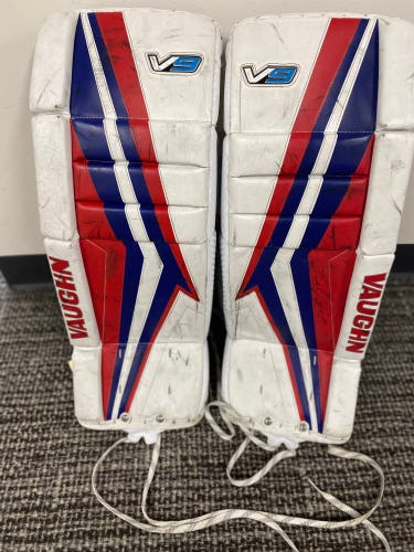 White 26" Junior Vaughn V9 Goalie Leg Pads (Used)