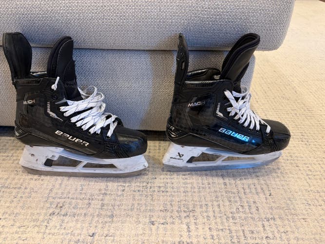 Black 2025 Bauer Supreme Mach Hockey Skates Regular Width Pro Stock 8 (Used)