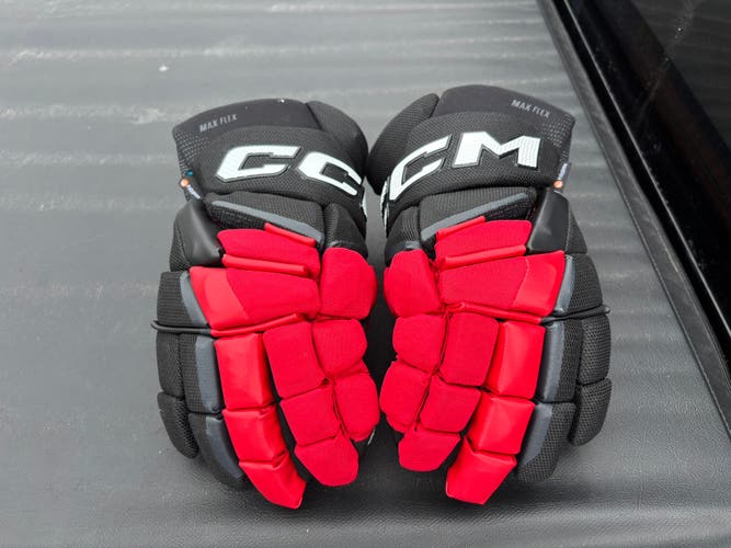 CCM JetSpeed FT8 Pro Gloves 13" Black/Red
