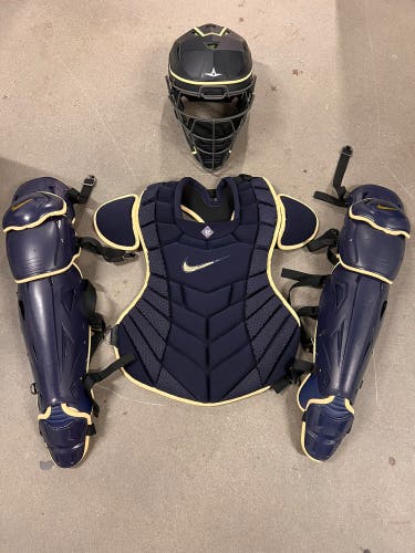 17” Jackie Robinson Day Nike Diamond Elite Catcher's Set