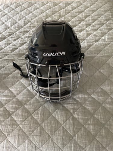 Small Bauer Re-Akt 85 Helmet (Used)