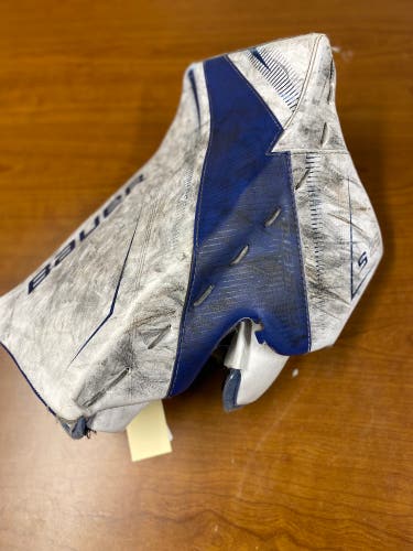 Senior Bauer S29 Goalie Blocker Regular (Used)